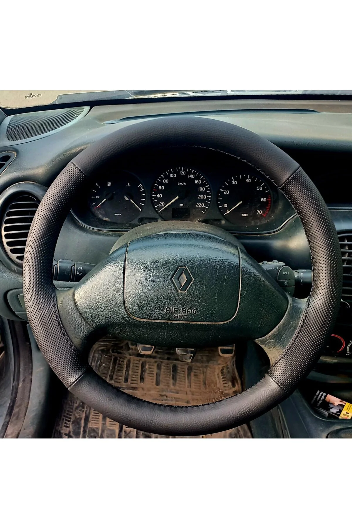 DİKİŞLİ DİREKSİYON KILIFI SİYAH / NOKTA DERİ SİYAH DİKİŞLİ RENO MEGANE 1 İÇİN DİKİŞLİ DİREKSİYON KILIFI SİYAH / NOKTA DERİ SİYAH DİKİŞLİ RENO MEGANE 1 İÇİN