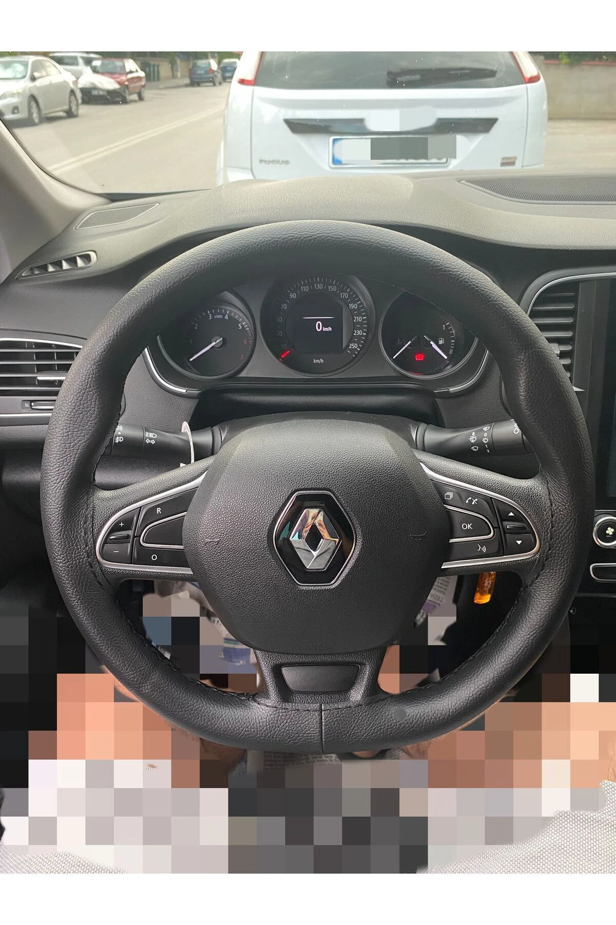 DİKİŞLİ DİREKSİYON KILIFI DAMARLI DERİ SİYAH DİKİŞLİ RENAULT MEGANE 4 İÇİN HIZLI KARGO DİKİŞLİ DİREKSİYON KILIFI DAMARLI DERİ SİYAH DİKİŞLİ RENAULT MEGANE 4 İÇİN HIZLI KARGO
