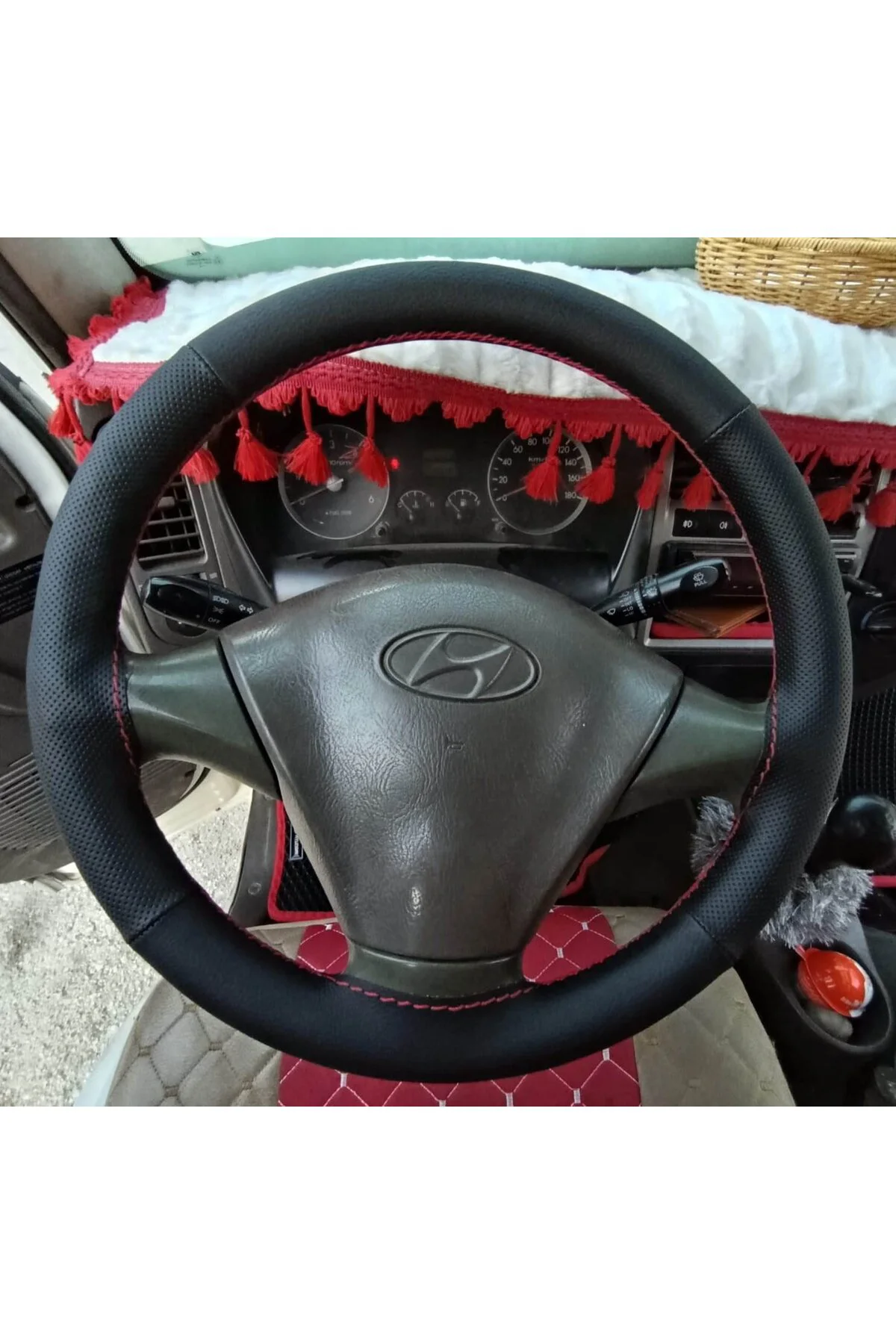 DİKİŞLİ DİREKSİYON KILIFI NOKTALI / SİYAH DERİ KIRMIZI DİKİŞLİ HYUNDAİ H100 İÇİN DİKİŞLİ DİREKSİYON KILIFI NOKTALI / SİYAH DERİ KIRMIZI DİKİŞLİ HYUNDAİ H100 İÇİN