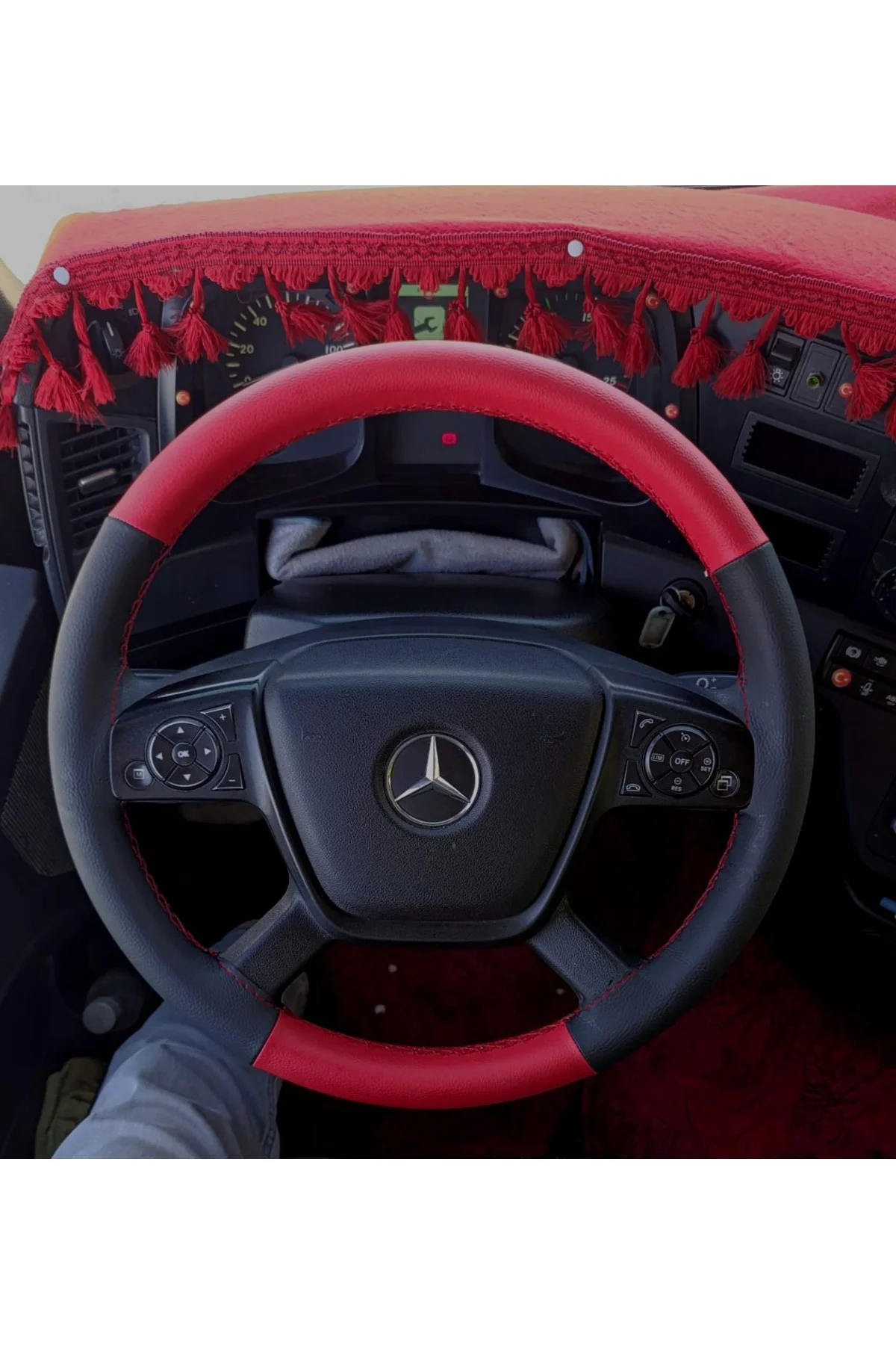 DİKİŞLİ DİREKSİYON KILIFI SİYAH DERİ KIRMIZI DERİ KIRMIZI DİKİŞLİ MERCEDES TIR KAMYON İÇİN