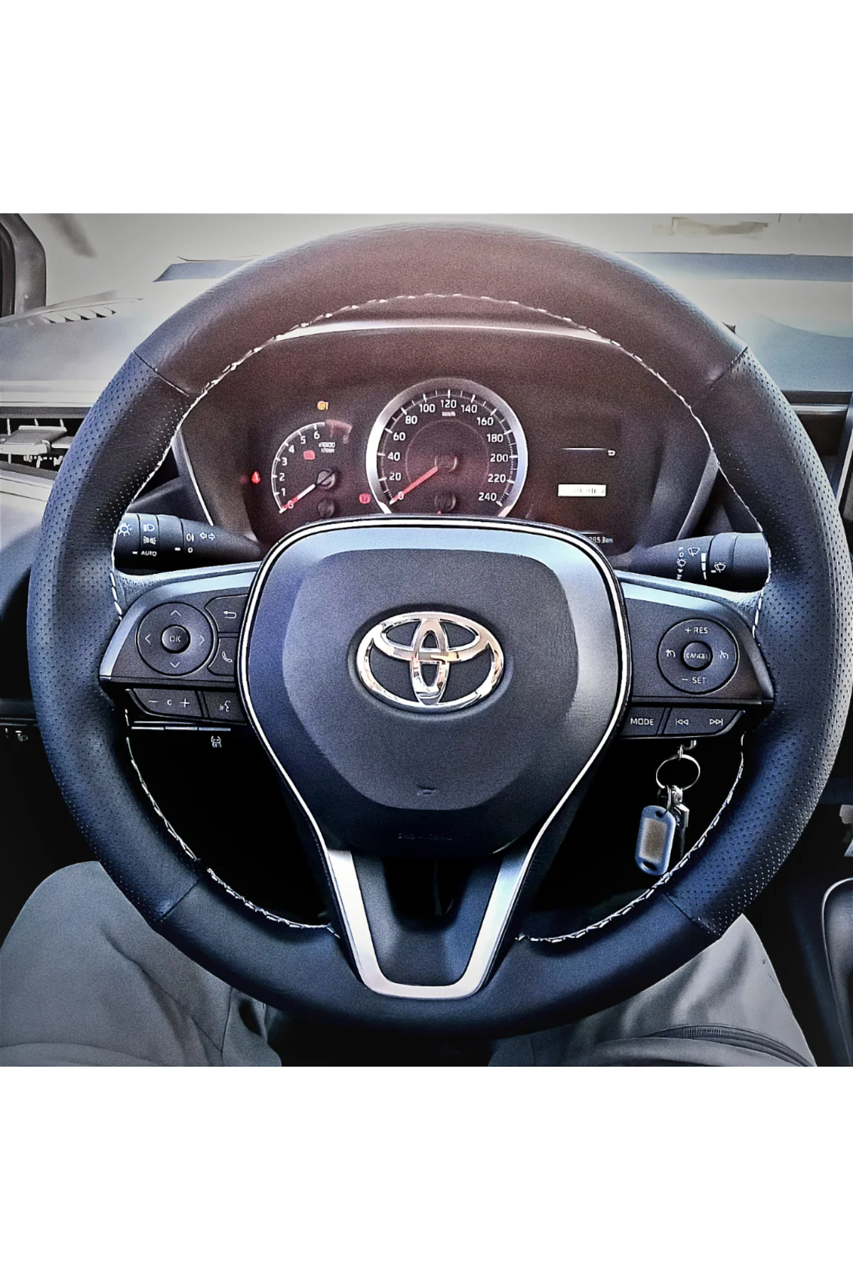 DİKİŞLİ DİREKSİYON KILIFI DAMARLI SİYAH DERİ NOKTALI DERİ GRİ DİKİŞLİ TOYOTA COROLLA İÇİN