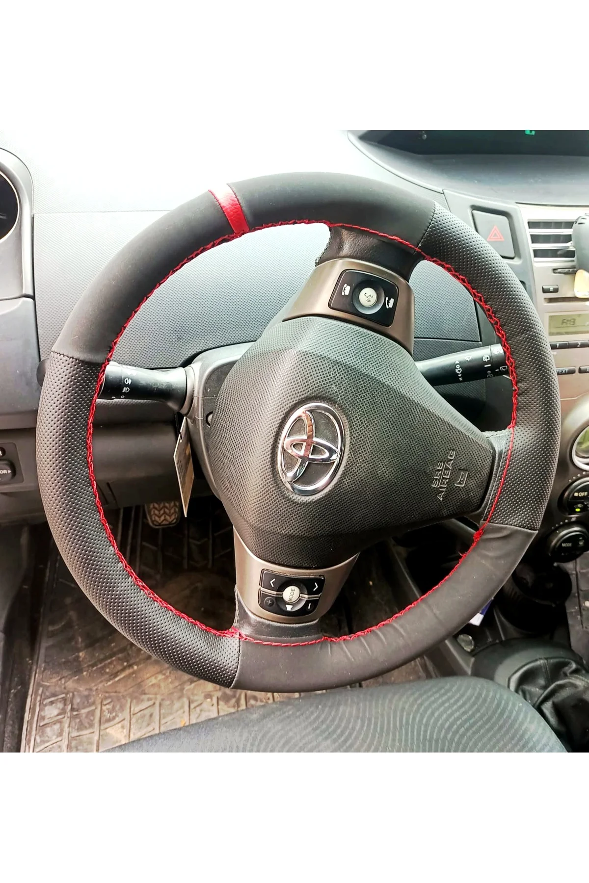 DİKİŞLİ DİREKSİYON KILIFI NOKTALI / NUBUK DERİ KIRMIZI YÜZÜK KIRMIZI DİKİŞ TOYOTA YARİS İÇİN DİKİŞLİ DİREKSİYON KILIFI NOKTALI / NUBUK DERİ KIRMIZI YÜZÜK KIRMIZI DİKİŞ TOYOTA YARİS İÇİN