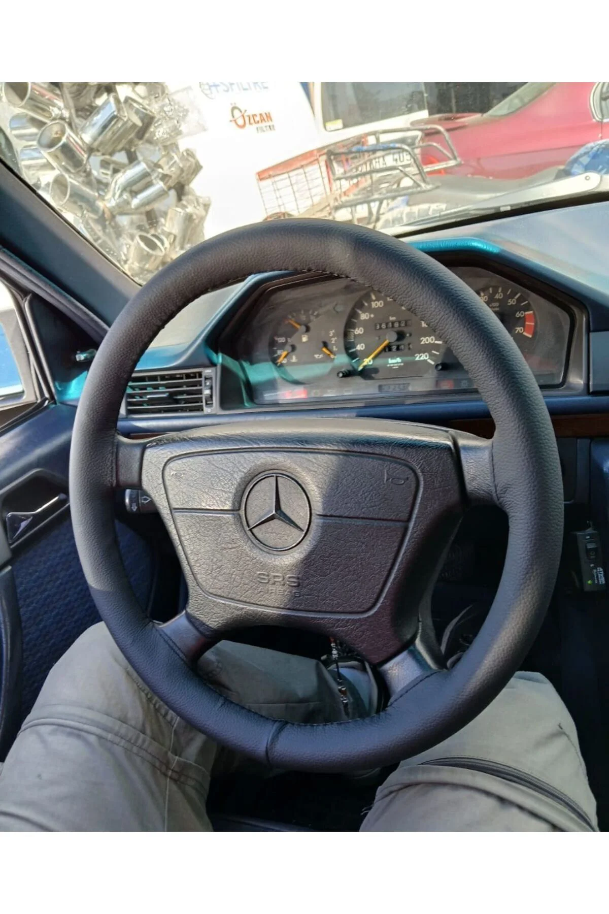 Dikişli Direksiyon Kılıfı Damarlı Siyah Deri Siyah Dikişli E200 Mercedes İçin