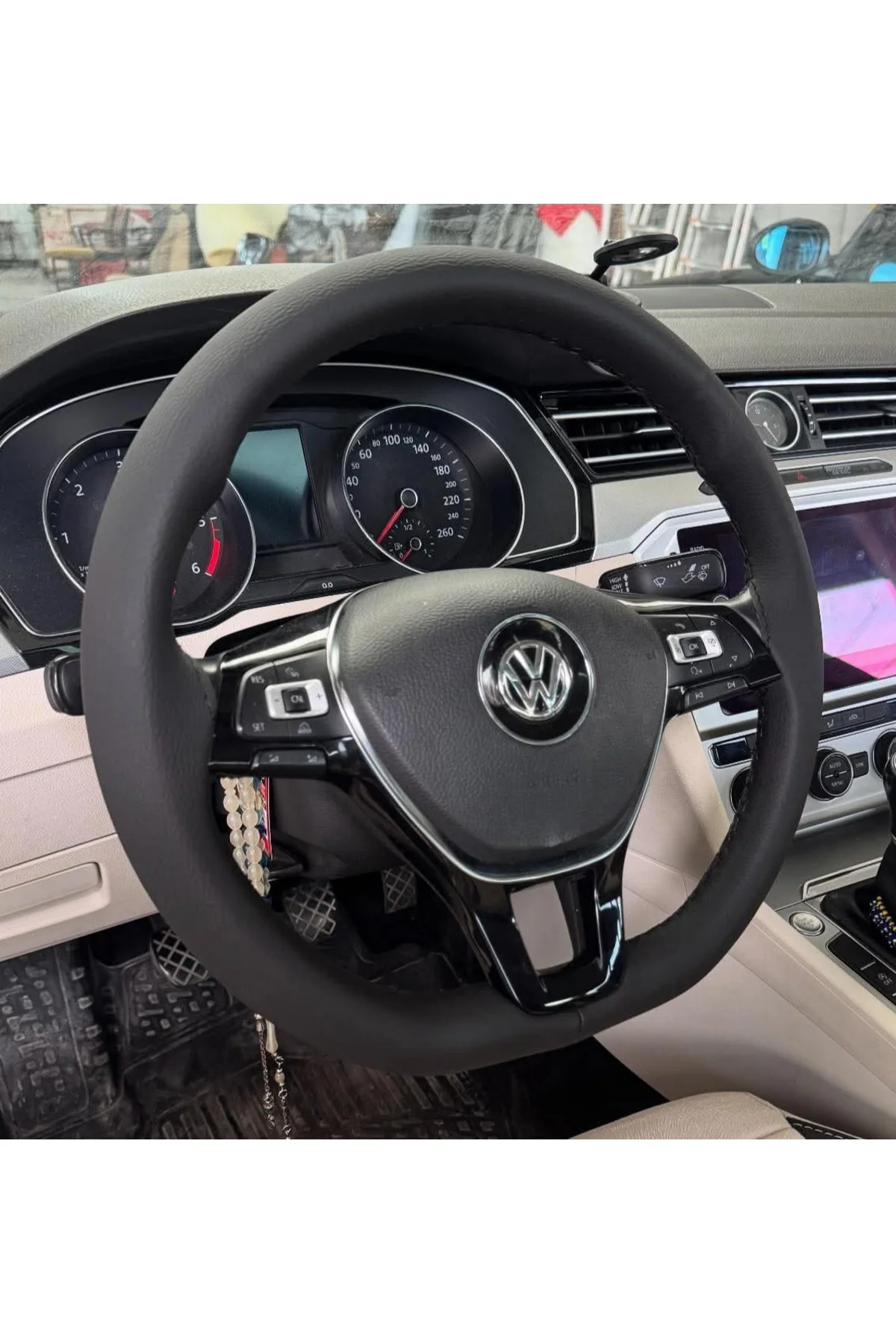 DİKİŞLİ DİREKSİYON KILIFI SİYAH DERİ SİYAH DİKİŞLİ B8 VW PASSAT İÇİN