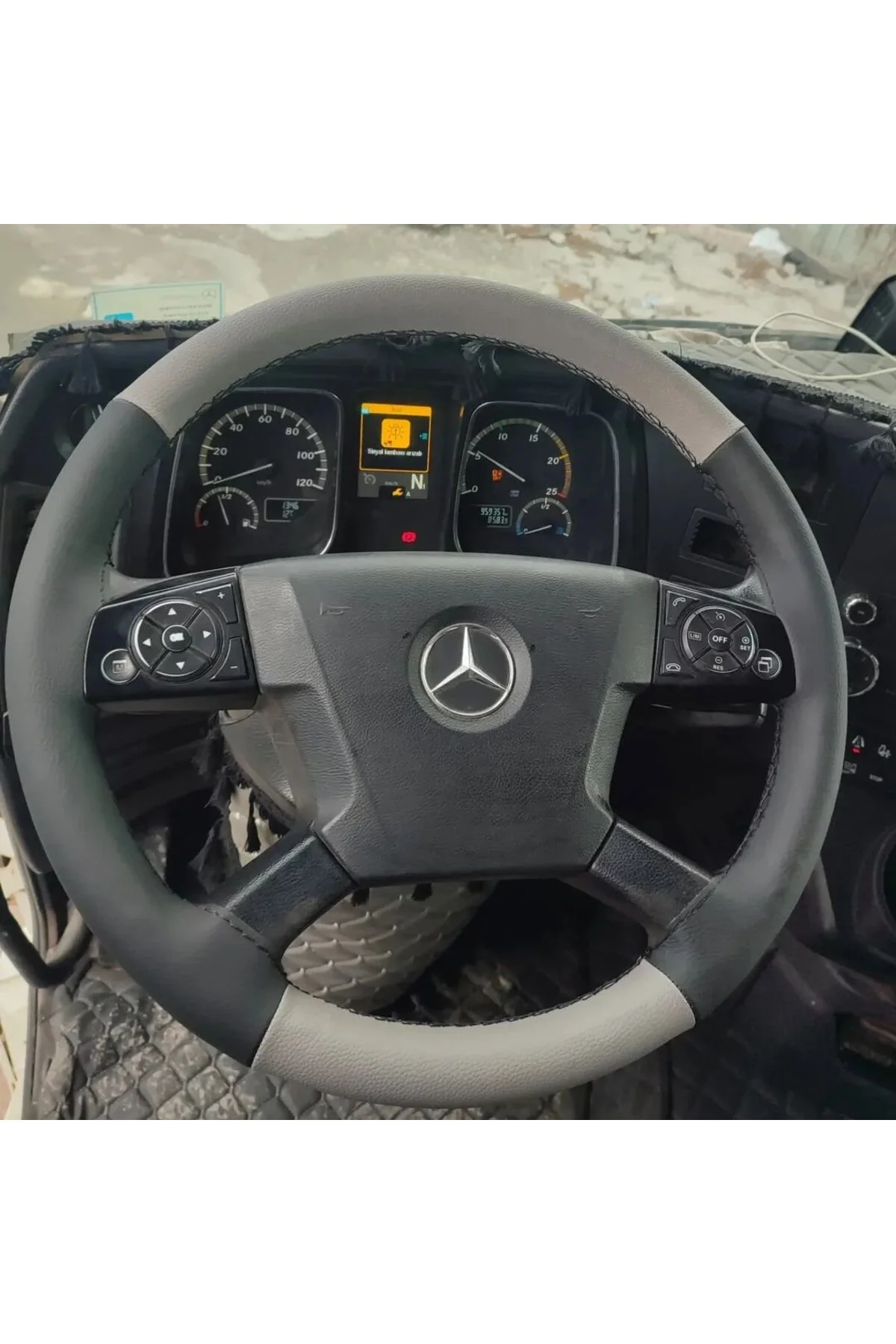 DİKİŞLİ DİREKSİYON KILIFI GRİ / SİYAH DERİ SİYAH DİKİŞLİ MERCEDES