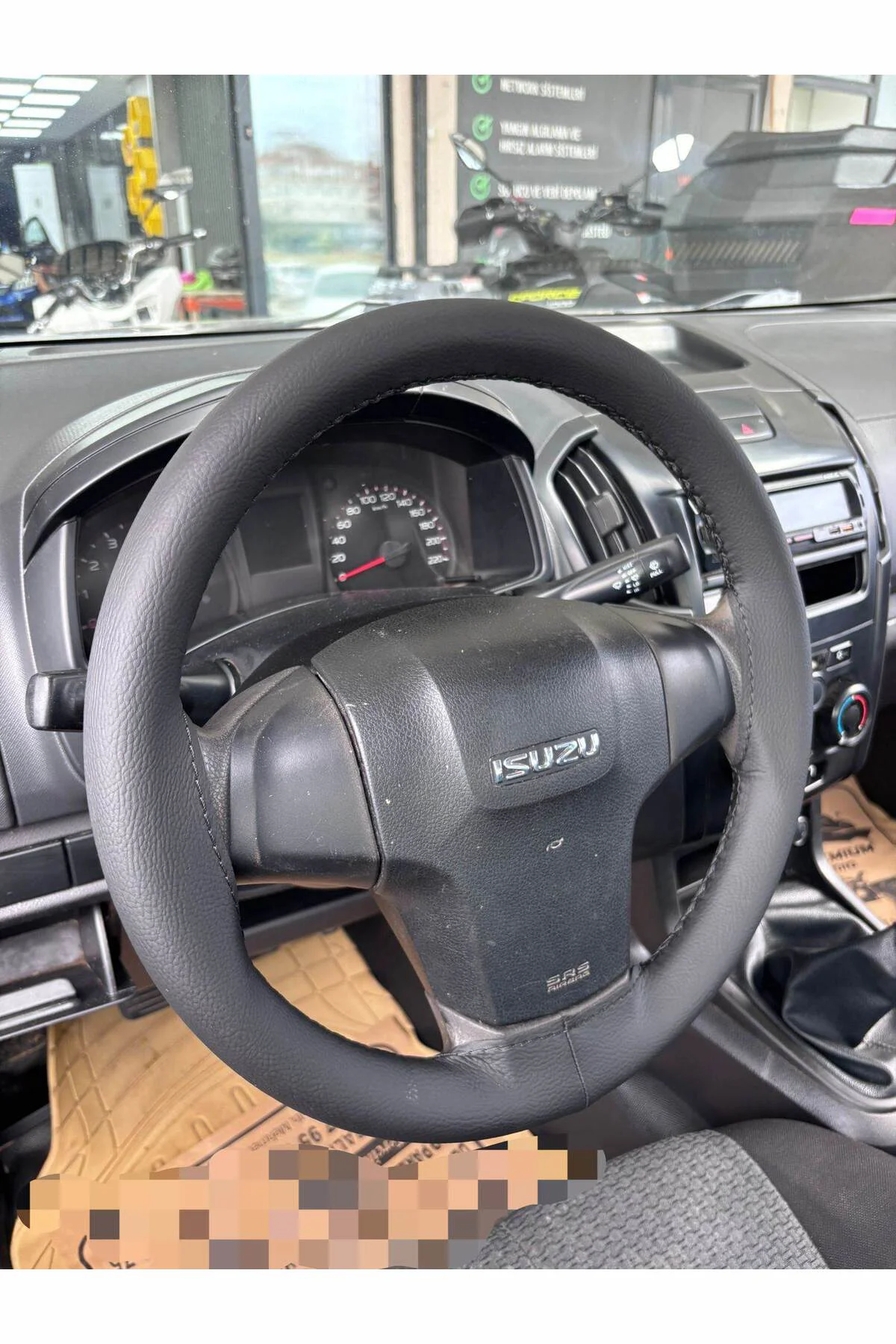 DİKİŞLİ DİREKSİYON KILIFI SİYAH DERİ SİYAH DİKİŞLİ ISUZU D MAX BU DİREKSİYON İÇİN DİKİŞLİ DİREKSİYON KILIFI SİYAH DERİ SİYAH DİKİŞLİ ISUZU D MAX BU DİREKSİYON İÇİN