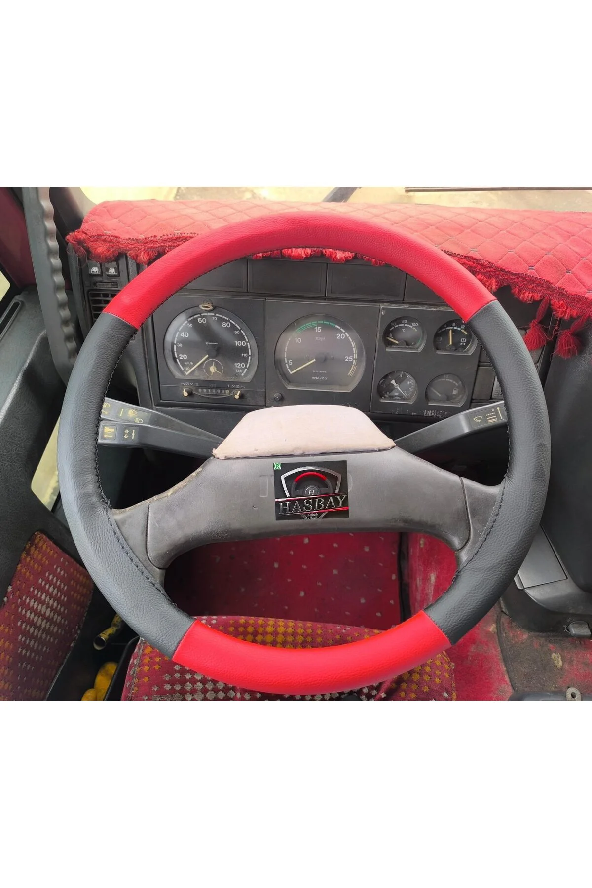DİKİŞLİ DİREKSİYON KILIFI SİYAH / KIRMIZI DERİ SİYAH DİKİŞ IVECO 