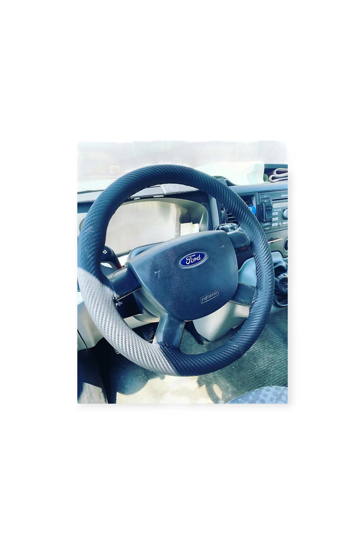DİKİŞLİ DİREKSİYON KILIFI KARBON DERİ SİYAH DİKİŞLİ FORD TRANSİT İÇİN