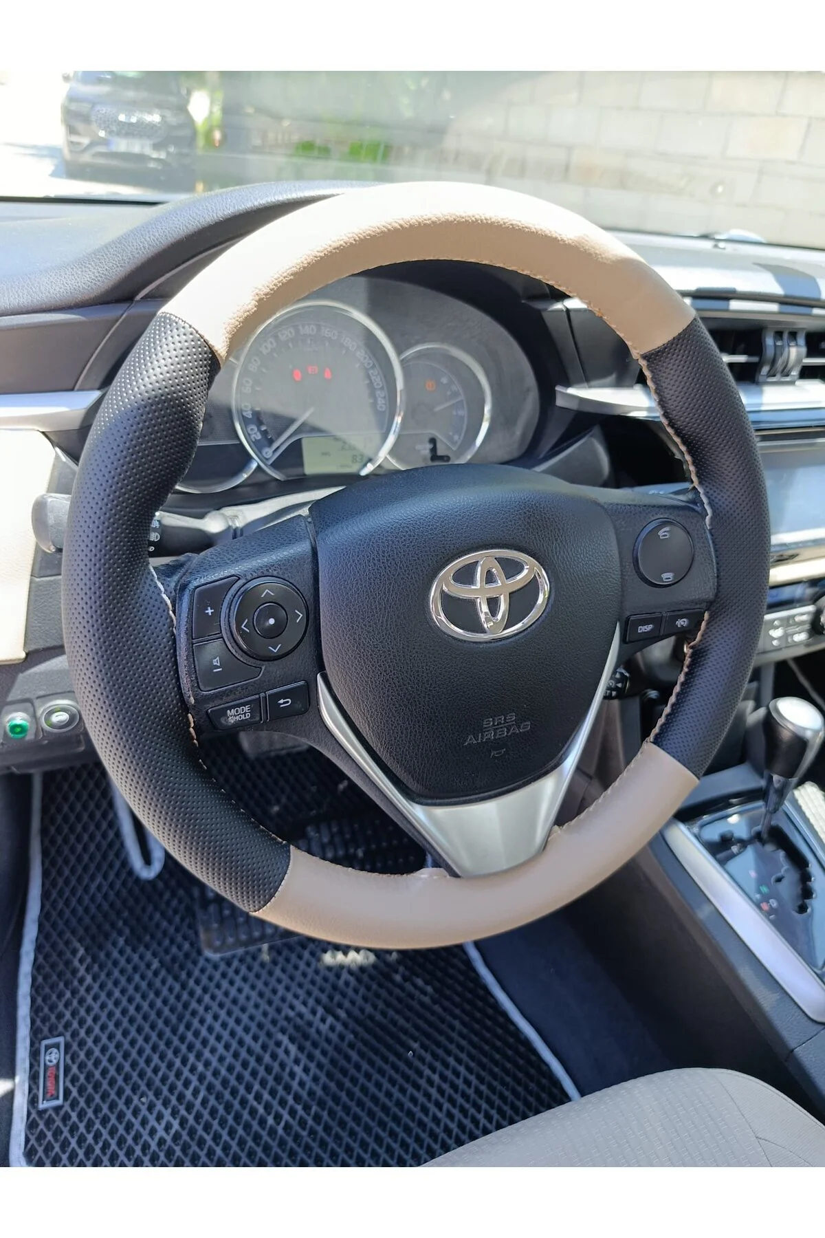 DİKİŞLİ DİREKSİYON KILIFI BEJ / NOKTA DERİ BEJ DİKİŞLİ TOYOTA COROLLA 2004-2026 ARASI
