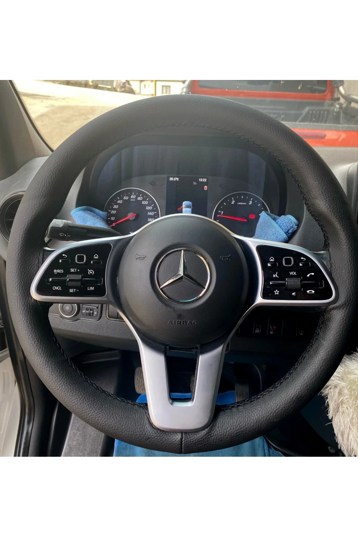 DİKİŞLİ DİREKSİYON KILIFI SİYAH DERİ SİYAH DİKİŞLİ MERCEDES SPRİN