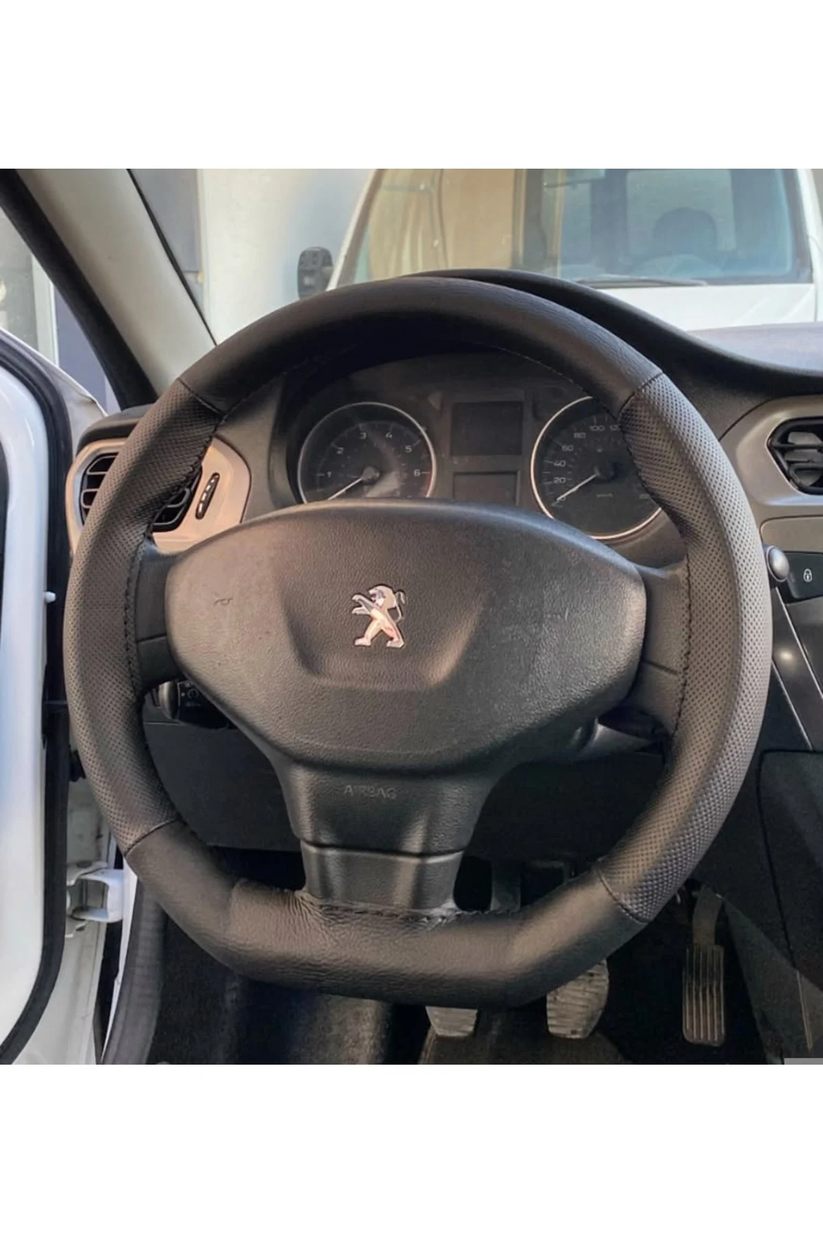 DİKİŞLİ DİREKSİYON KILIFI SİYAH NOKTALI SİYAH DİKİŞLİ PEUGEOT 301