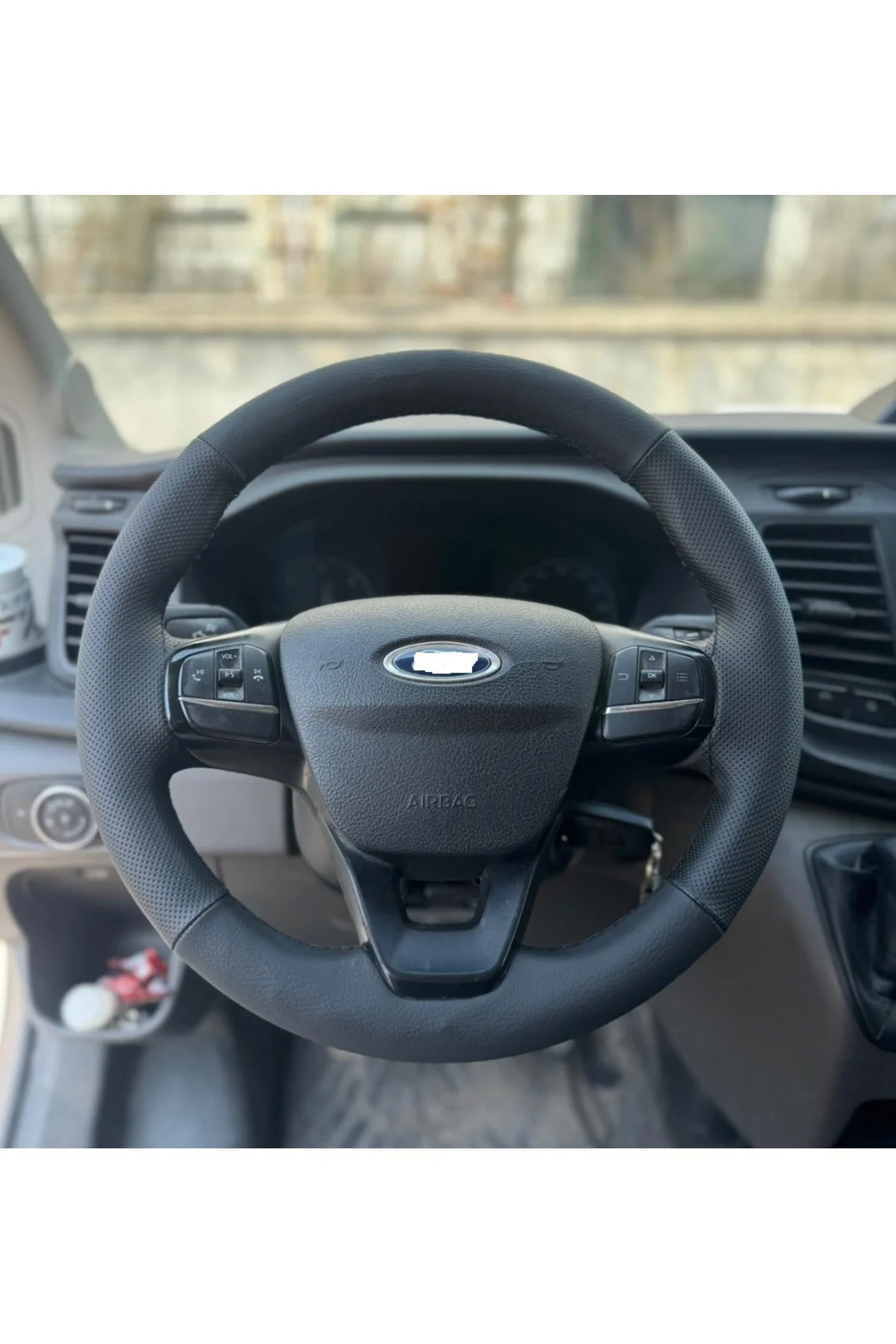 DİKİŞLİ DİREKSİYON KILIFI SİYAH DERİ NOKTALI DERİ SİYAH DİKİŞLİ F. CUSTOM TRANSİT İÇİN