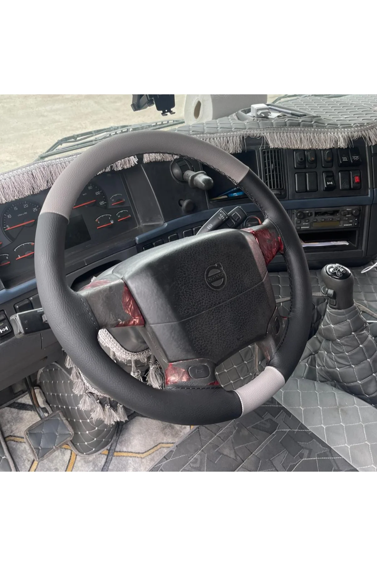 DİKİŞLİ DİREKSİYON KILIFI SİYAH DERİ GRİ DERİ SİYAH DİKİŞLİ VOLVO