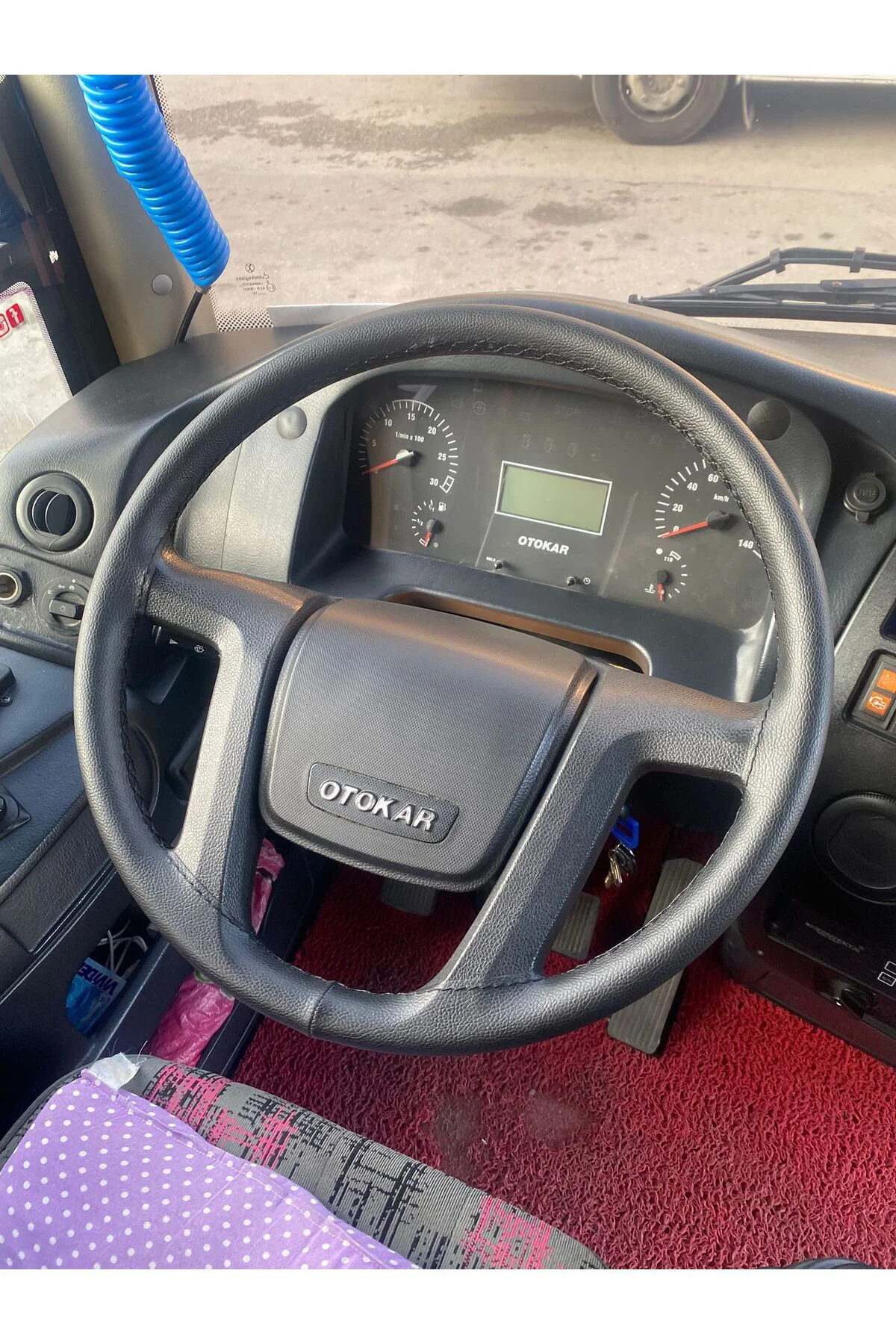 DİKİŞLİ DİREKSİYON KILIFI SİYAH DERİ SİYAH DİKİŞLİ OTOKAR OTOBÜS 