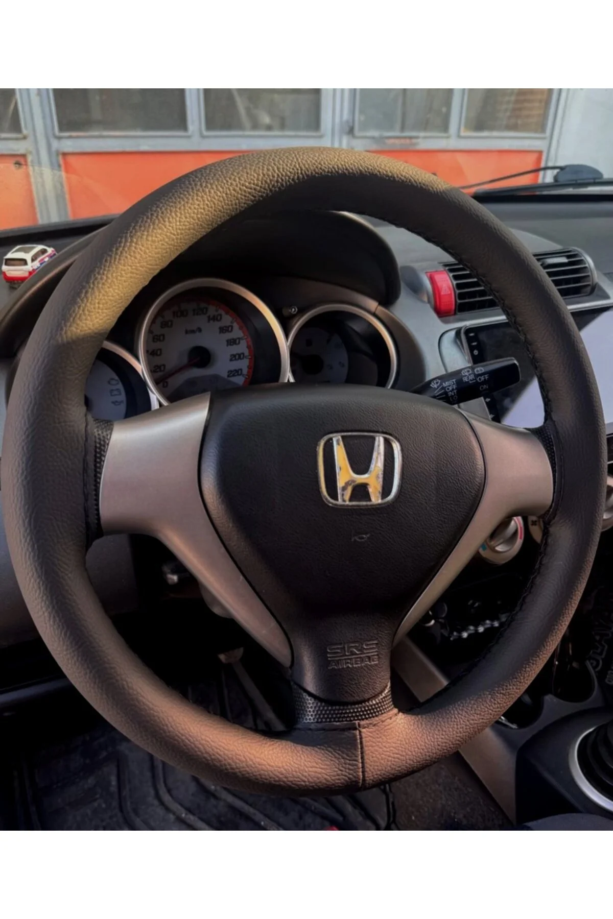 DİKİŞLİ DİREKSİYON KILIFI SİYAH SİYAH DİKİŞLİ HONDA JAZZ - CİTY İÇİN