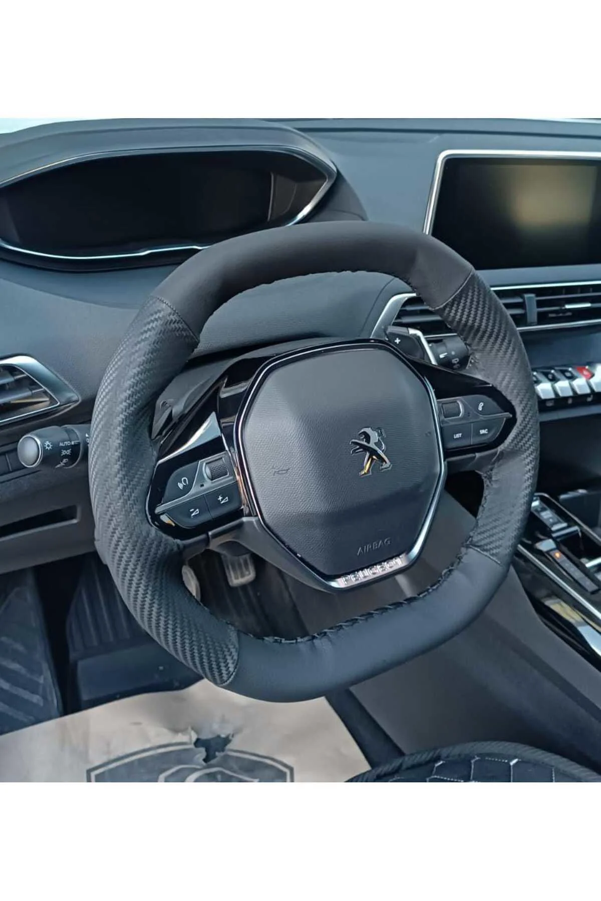DİKİŞLİ DİREKSİYON KILIFI KARBON SİYAH SİYAH DİKİŞLİ PEUGEOT RİFTER İÇİN (3008 E UYMAZ)