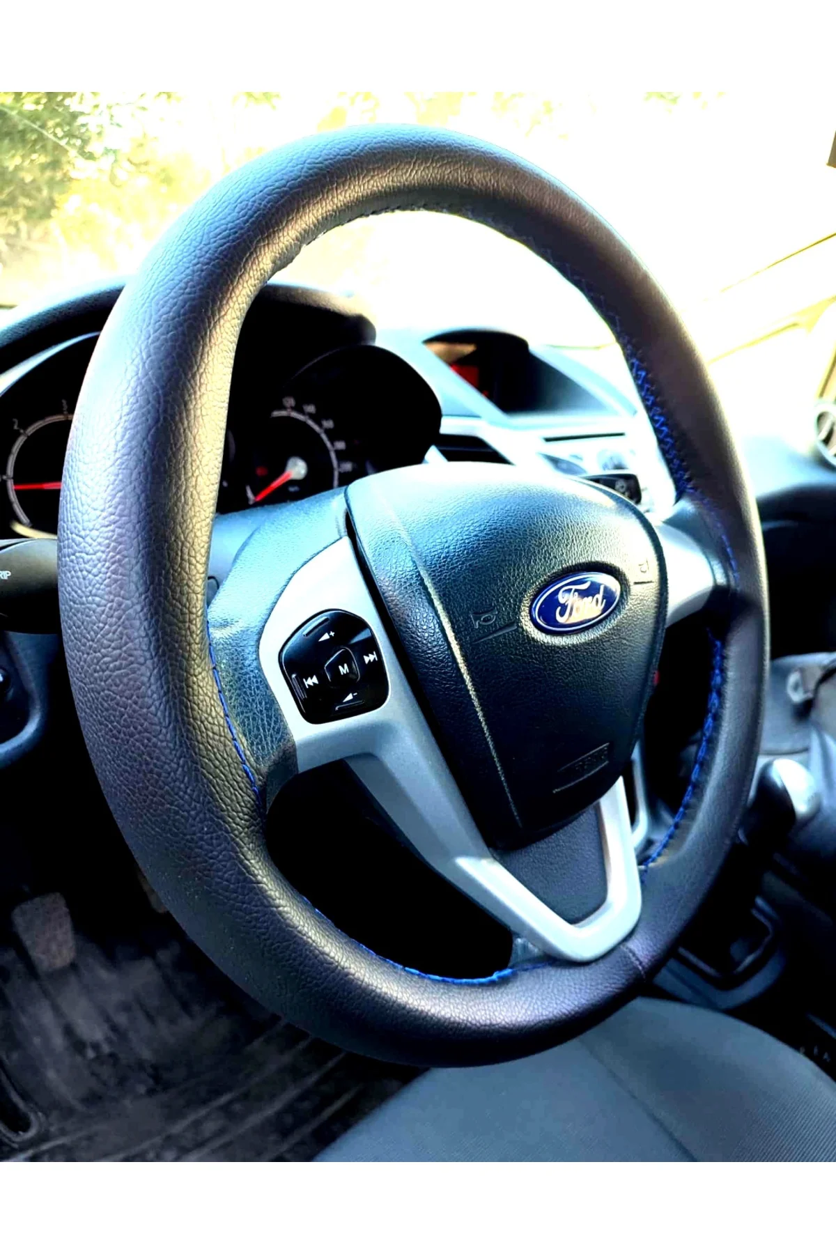 DİKİŞLİ DİREKSİYON KILIFI SİYAH DERİ MAVİ DİKİŞLİ FORD CURRİER İÇ