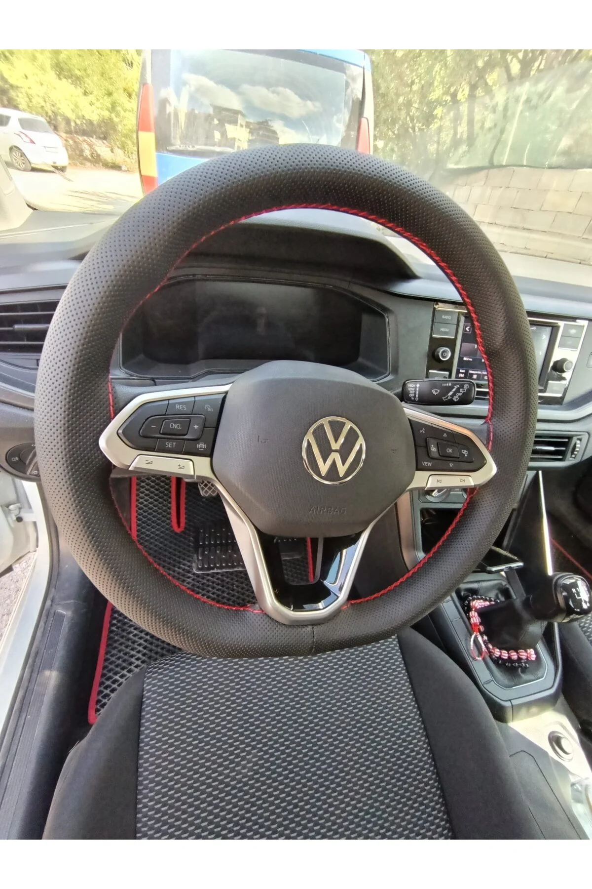 DİKİŞLİ DİREKSİYON KILIFI NOKTALI DERİ KIRMIZI DİKİŞLİ VW POLO FOTOĞRAFTAKİ DİREKSİYON İÇİN DİKİŞLİ DİREKSİYON KILIFI NOKTALI DERİ KIRMIZI DİKİŞLİ VW POLO FOTOĞRAFTAKİ DİREKSİYON İÇİN