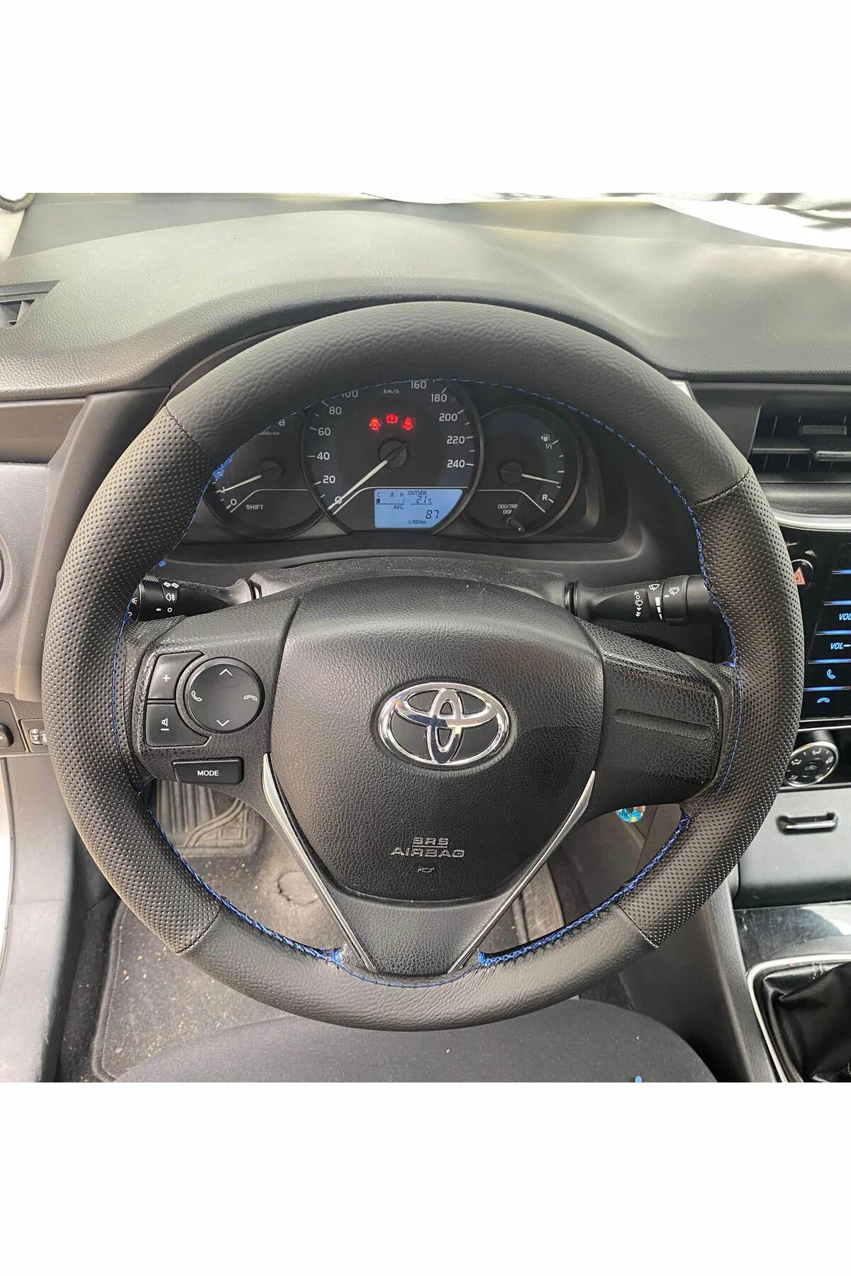 DİKİŞLİ DİREKSİYON KILIFI SİYAH / NOKTALI DERİ MAVİ DİKİŞLİ TOYOTA COROLLA 2002-2026 ARASI