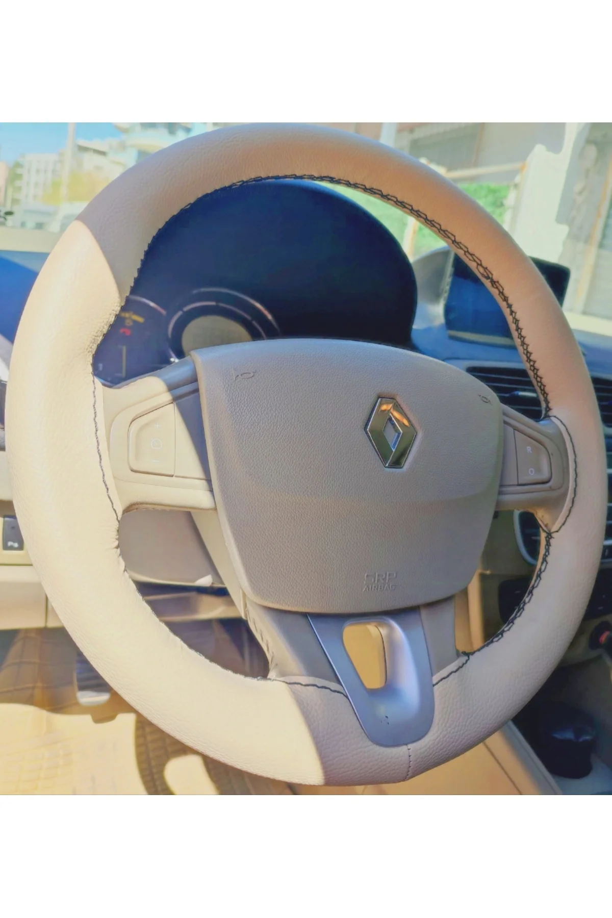 DİKİŞLİ DİREKSİYON KILIFI BEJ DERİ SİYAH DİKİŞLİ RENAULT FLUENCE 