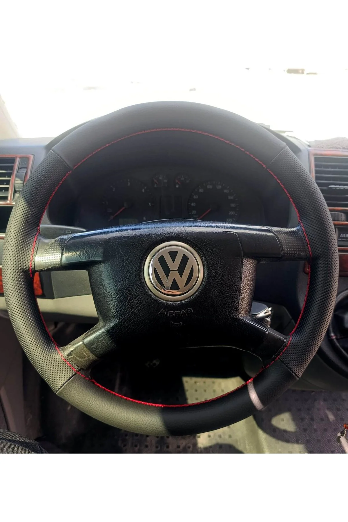 DİKİŞLİ DİREKSİYON KILIFI SİYAH / NOKTA DERİ KIRMIZI DİKİŞLİ VOLKSWAGEN TRANSPORTER İÇİN Fiyatı, Yorumları ve Özellikleri