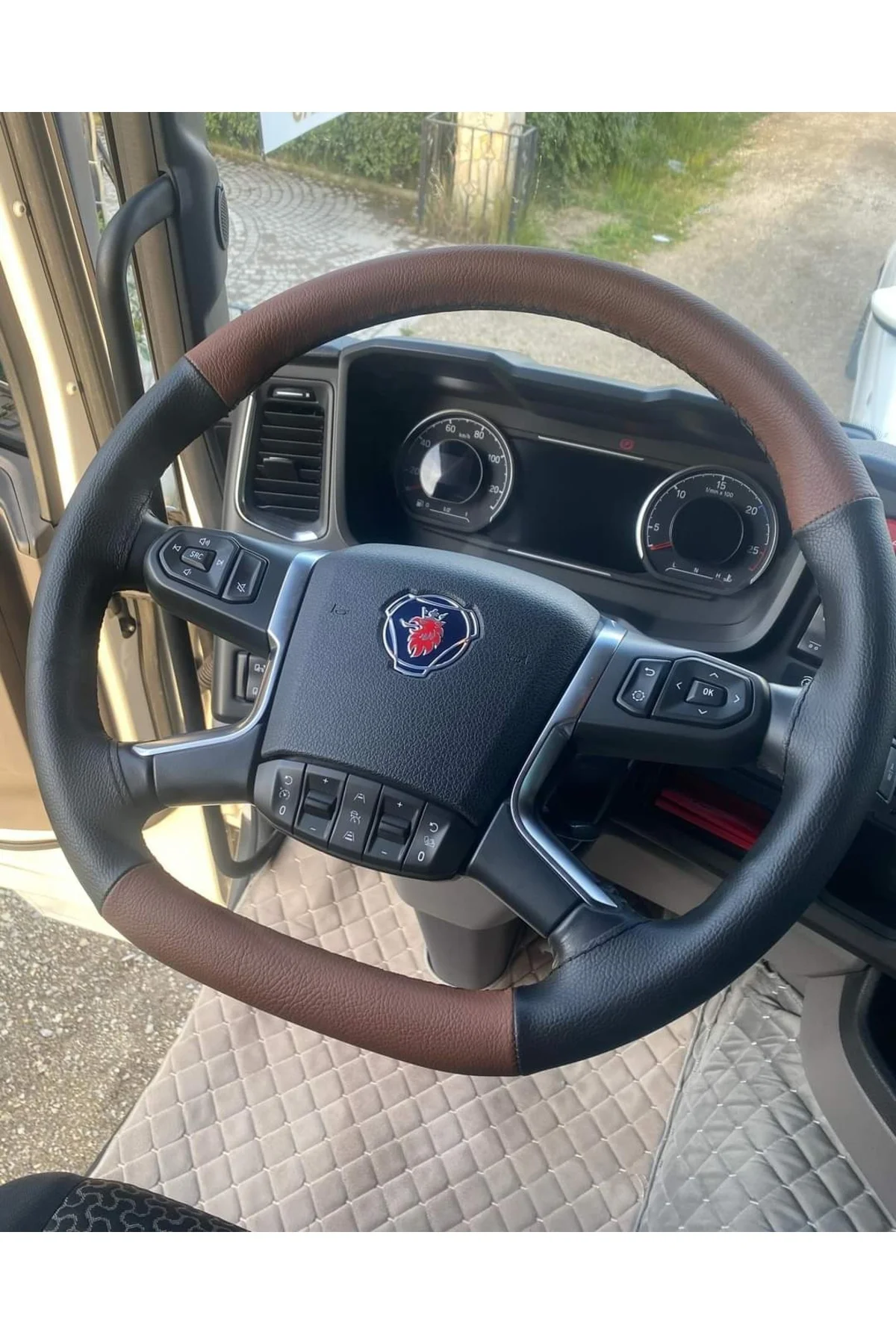 Dikişli Direksiyon Kılıfı Kahve/siyah Deri Siyah Dikişli Scania T