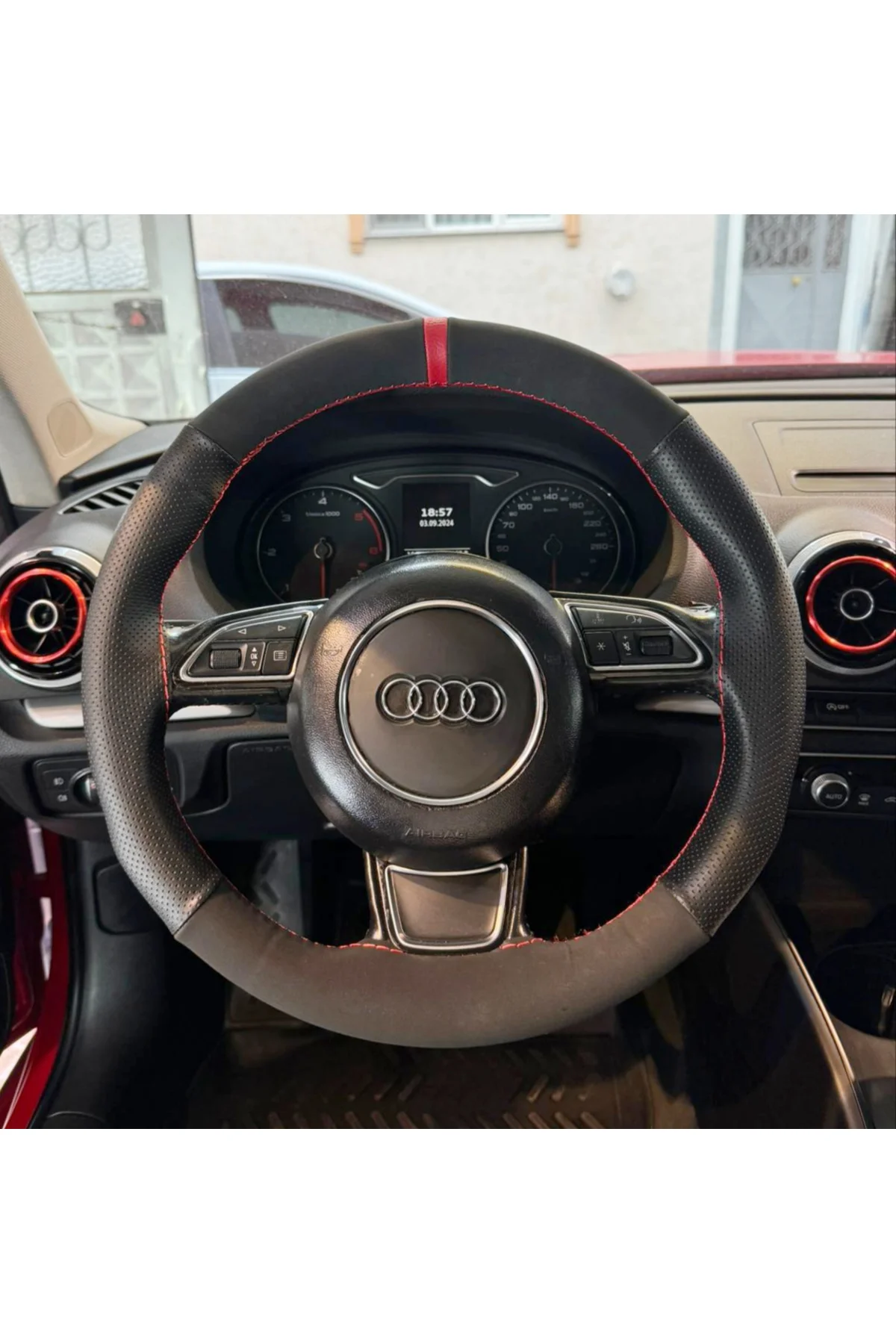 Dikişli Direksiyon Kılıfı Noktalı Nubuk Kırmızı Yüzük Kırmızı Dikiş Audi A3 İçin