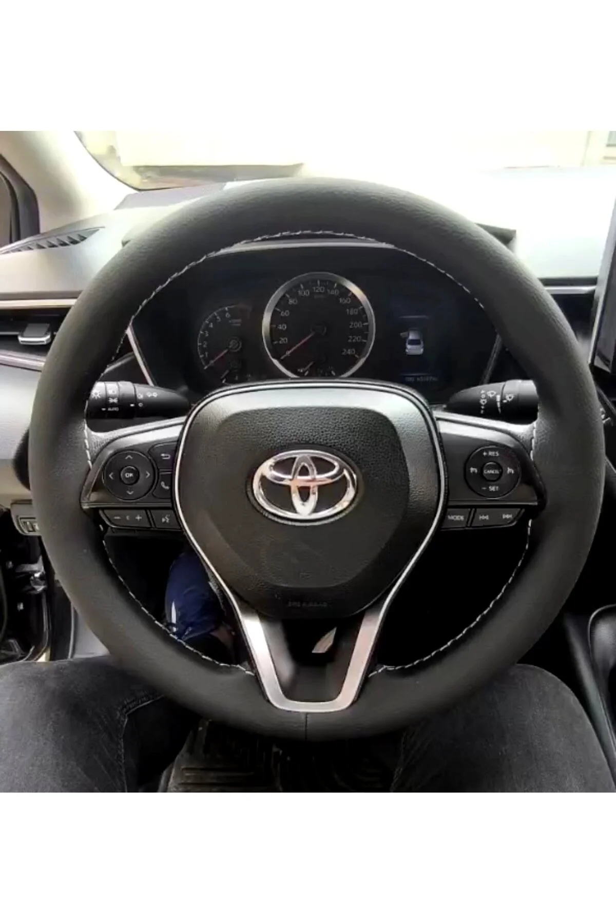 DİKİŞLİ DİREKSİYON KILIFI SİYAH GRİ DİKİŞLİ TOYOTA COROLLA YENİ DİREKSİYON İÇİN