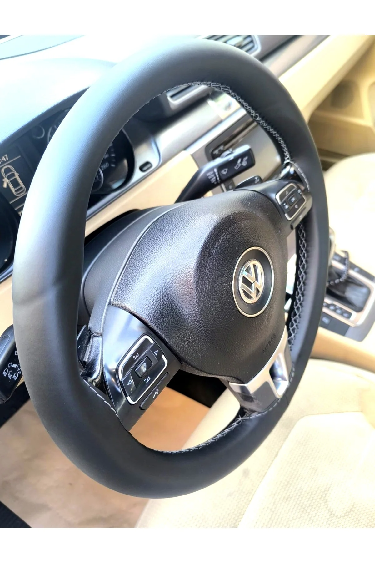 DİKİŞLİ DİREKSİYON KILIFI SOFT DÜZ YÜZEYLİ DERİ GRİ DİKİŞLİ VW PASSAT İÇİN