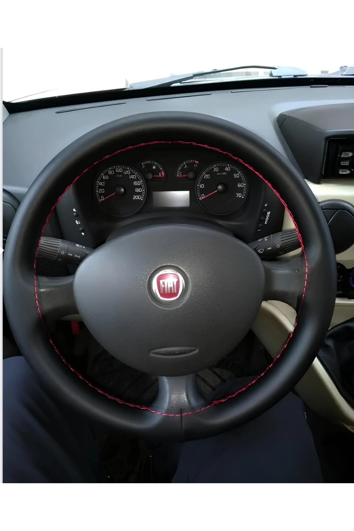 DİKİŞLİ DİREKSİYON KILIFI SİYAH DÜZ YÜZEYLİ DERİ KIRMIZI DİKİŞLİ FIAT DOBLO İÇİN