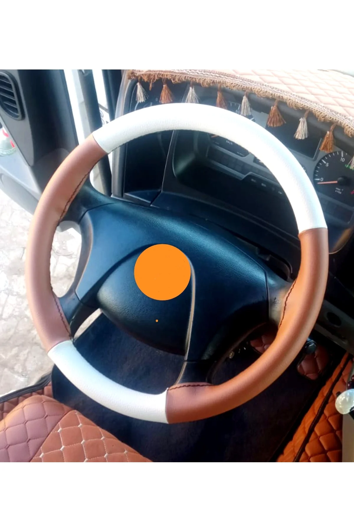 DİKİŞLİ DİREKSİYON KILIFI KREM DERİ TABA DERİ SİYAH DİKİŞLİ MERCEDES AXOR İÇİN