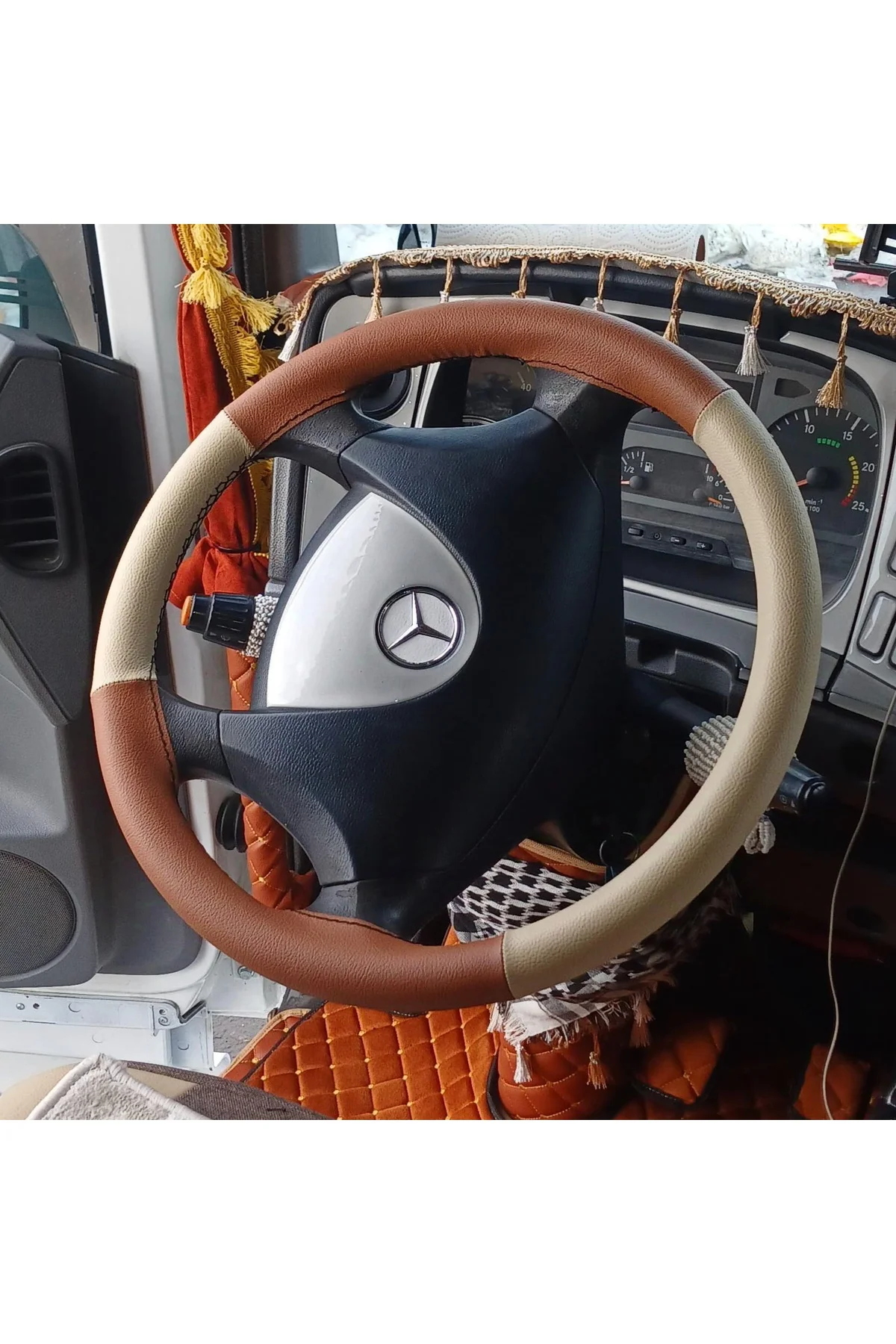 DİKİŞLİ DİREKSİYON KILIFI BEJ TABA DERİ SİYAH DİKİŞLİ MERCEDES TIR KAMYON İÇİN