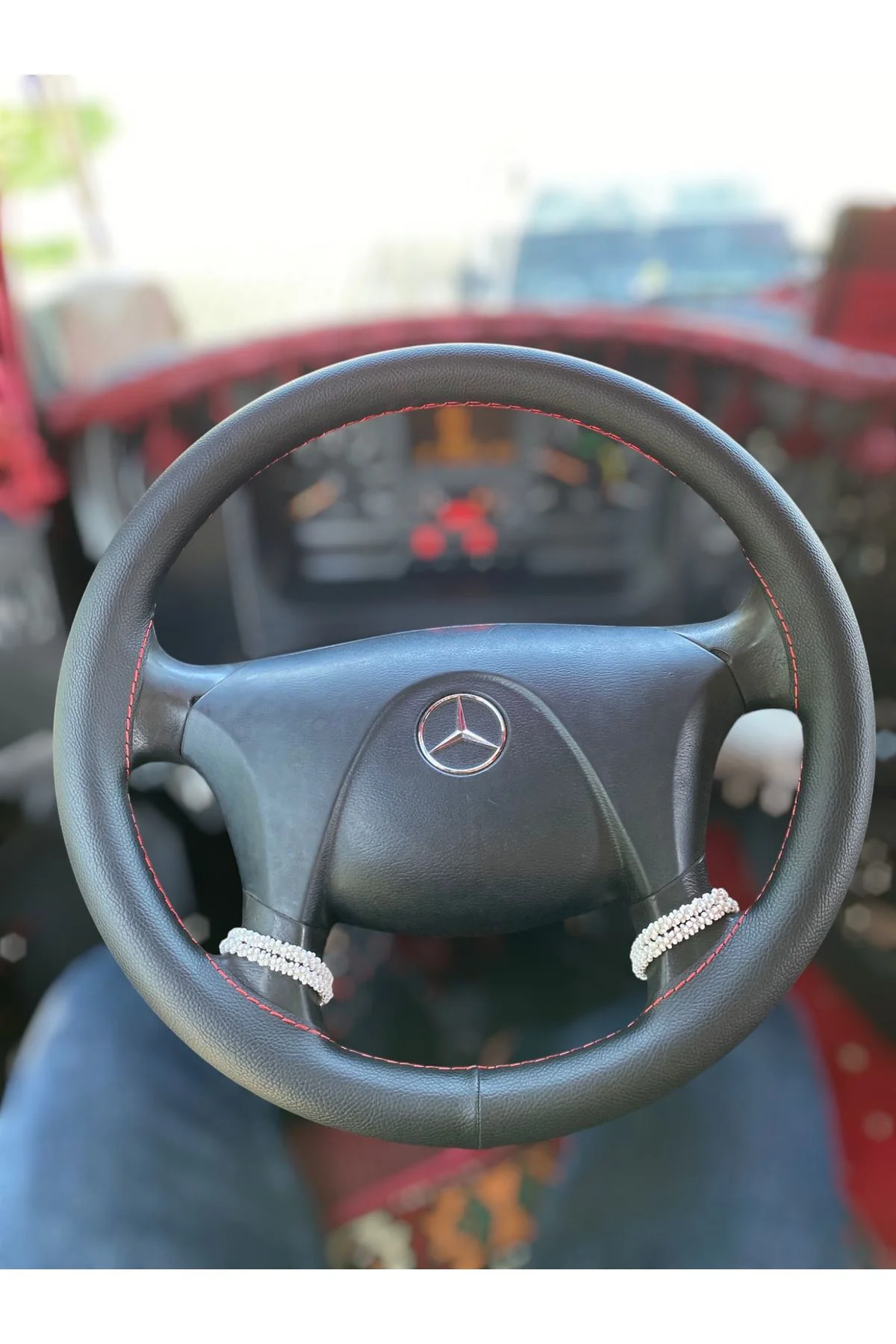 Dikişli Direksiyon Kılıfı Damarlı Deri Kırmızı Dikişli Mercedes 2640 İçin