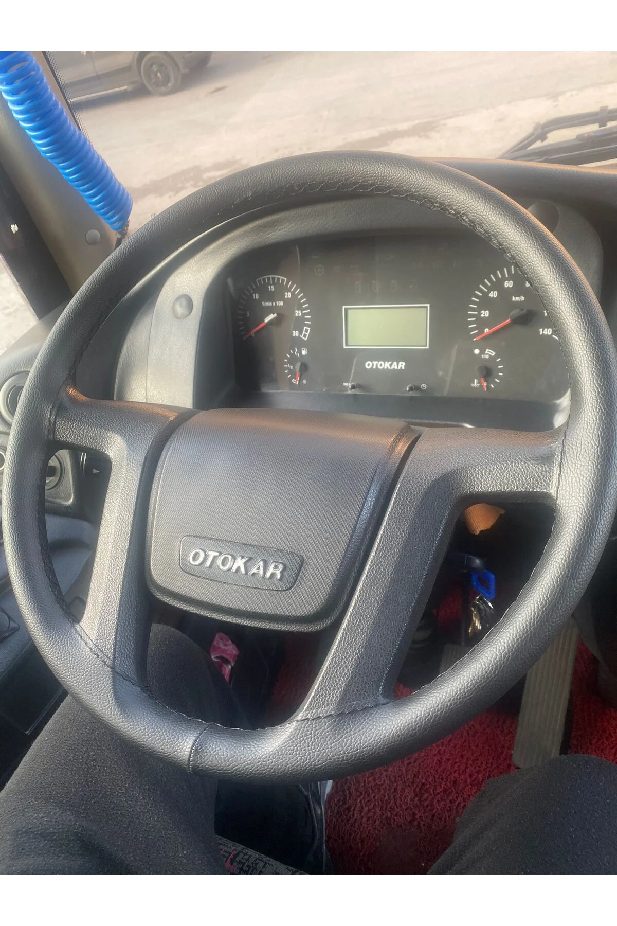 DİKİŞLİ DİREKSİYON KILIFI SİYAH DERİ SİYAH DİKİŞLİ OTOKAR OTOBÜS 