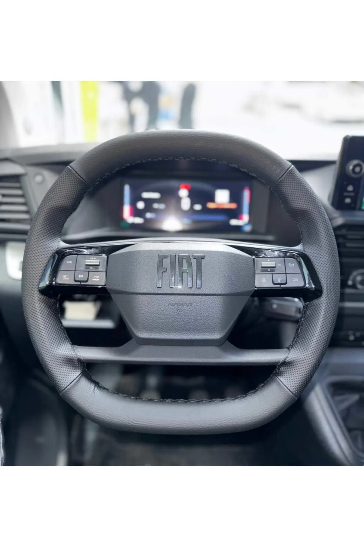 DİKİŞLİ DİREKSİYON KILIFI SİYAH NOKTALI SİYAH DİKİŞLİ FIAT SCUDA 