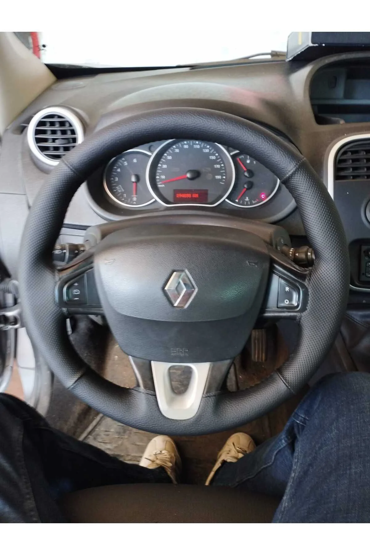 Dikişli Direksiyon Kılıfı Damarlı Noktalı Ithal Deri Siyah Dikişli Renault Kango İçin
