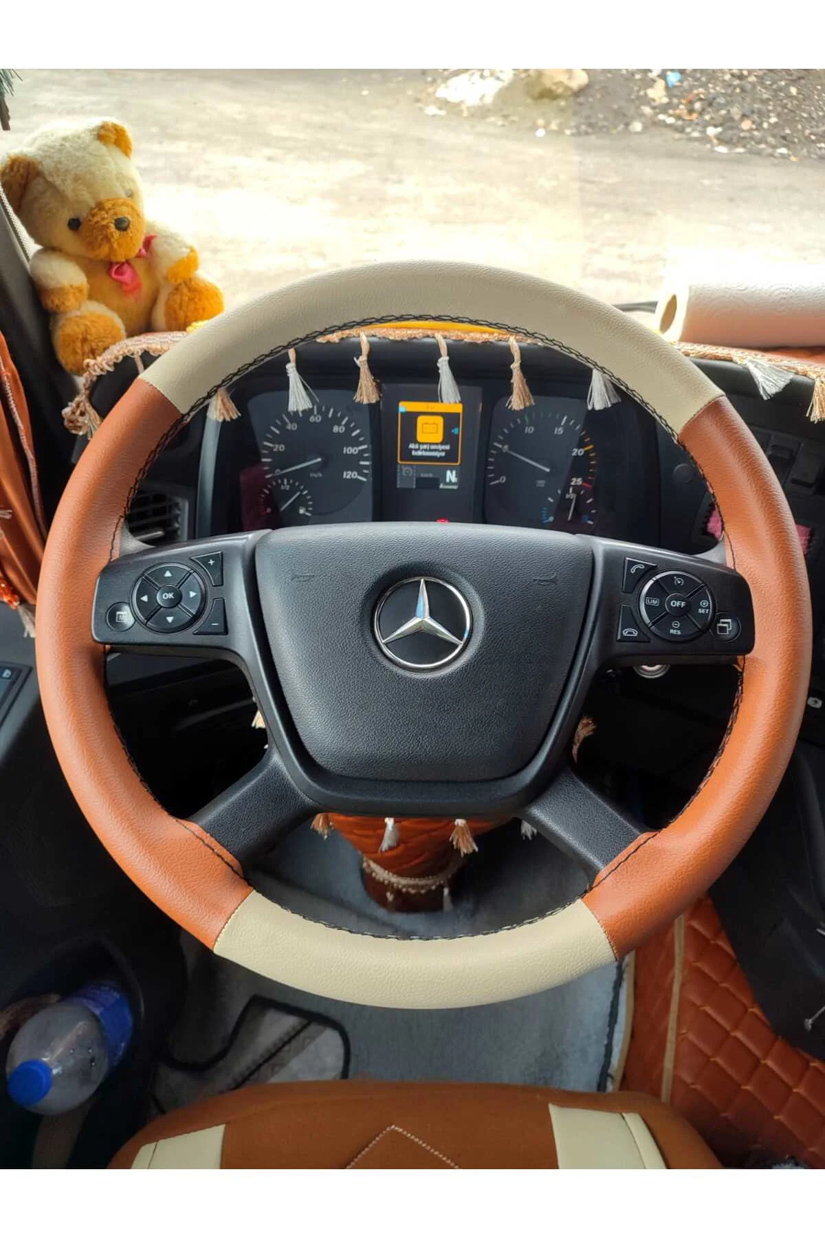 DİKİŞLİ DİREKSİYON KILIFI BEJ /TABA DERİ SİYAH DİKİŞLİ MERCEDES TIR KAMYON İÇİN HIZLI KARGO
