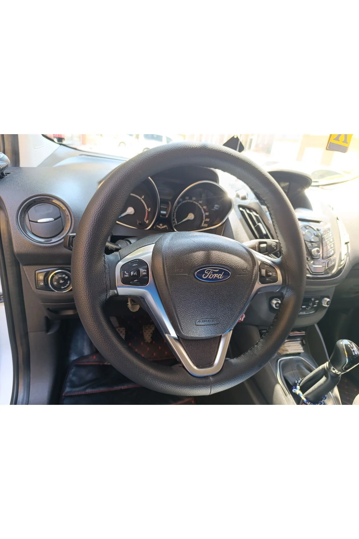 Dikişli Direksiyon Kılıfı Damarlı Siyah Deri Siyah Dikişli Ford Transit İçin