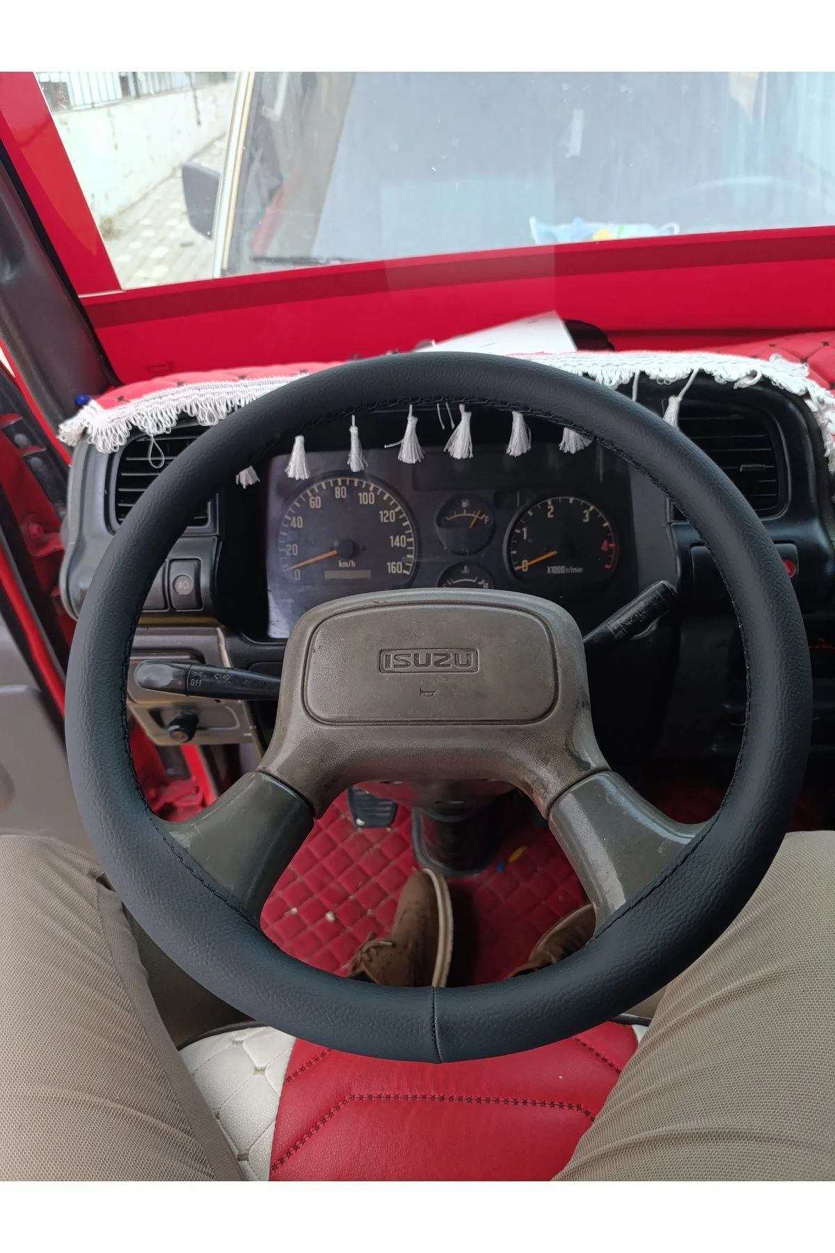 Dikişli Direksiyon Kılıfı Damarlı Siyah Deri Siyah Dikişli Isuzu 