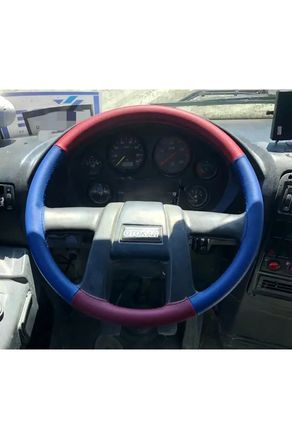 DİKİŞLİ DİREKSİYON KILIFI BORDO DERİ MAVİ DERİ SİYAH DİKİŞLİ OTOK