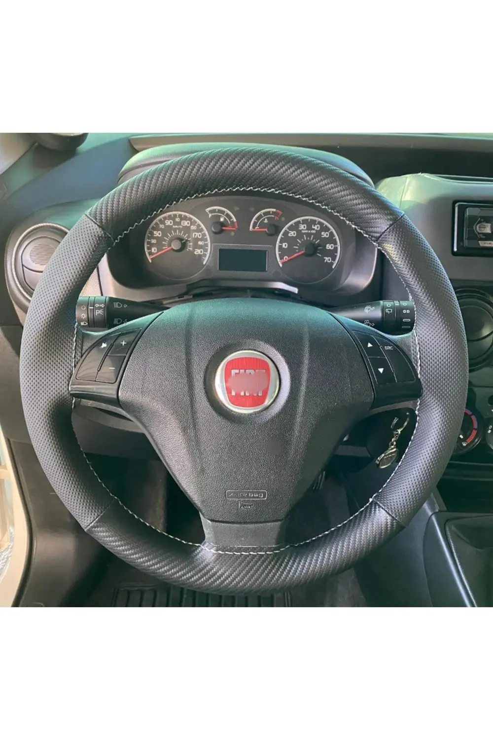 DİKİŞLİ DİREKSİYON KILIFI KARBON DERİ NOKTA DERİ GRİ DİKİŞLİ F.İA