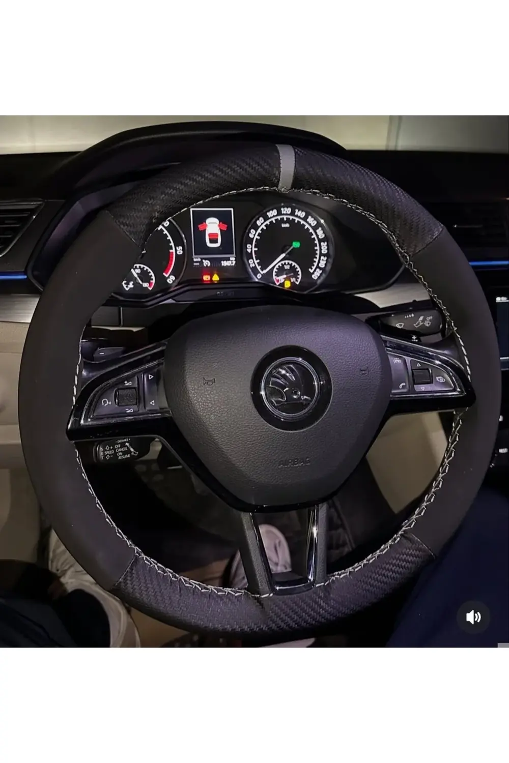 DİKİŞLİ DİREKSİYON KILIFI KARBON NUBUK GRİ YÜZÜK / DİKİŞLİ SKODA