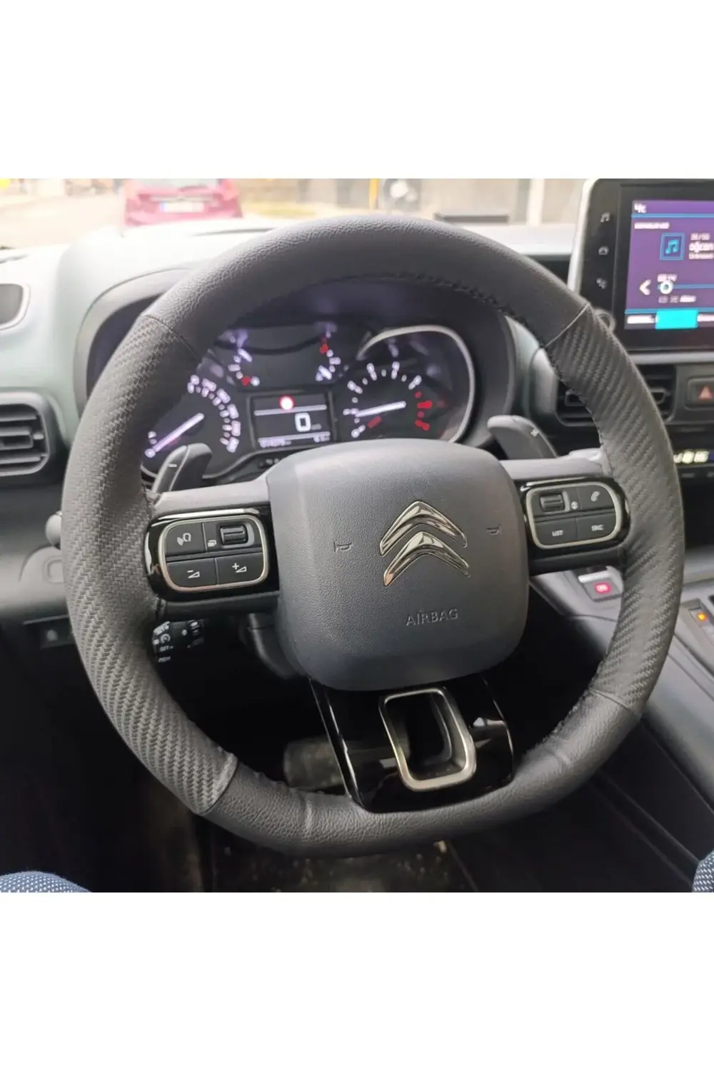 DİKİŞLİ DİREKSİYON KILIFI KARBON SİYAH DERİ SİYAH DİKİŞLİ CİTROEN