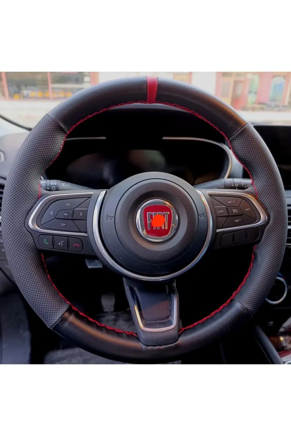 DİKİŞLİ DİREKSİYON KILIFI MİNİKARE KARBON / NOKTALI DERİ KIRMIZI