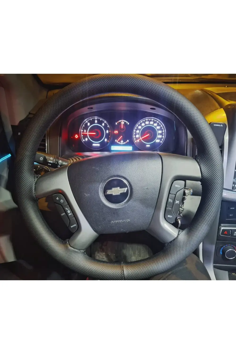 DİKİŞLİ DİREKSİYON KILIFI NOKTALI DERİ SİYAH DİKİŞLİ CHEVROLET CA