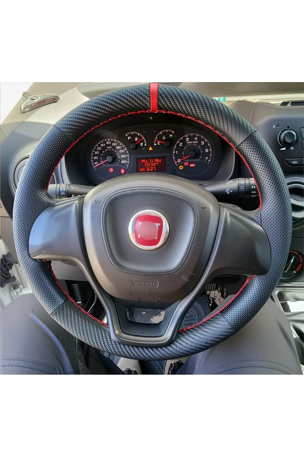 DİKİŞLİ DİREKSİYON KILIFI NOKTALI KARBON DERİ KIRMIZI YÜZÜK KIRMI