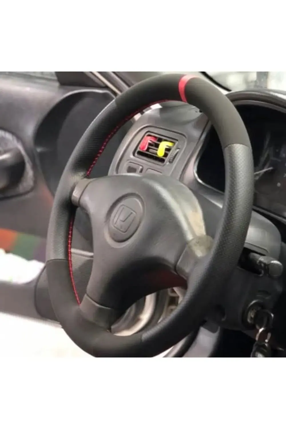 DİKİŞLİ DİREKSİYON KILIFI NUBUK NOKTALI DERİ KIRMIZI YÜZÜK KIRMIZ