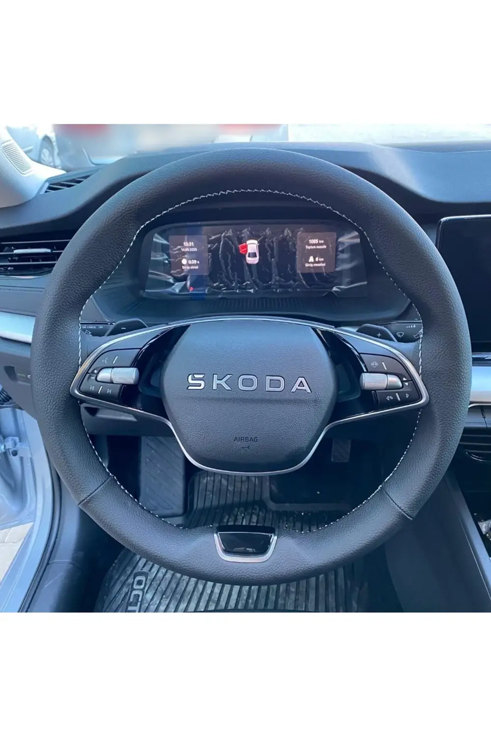 DİKİŞLİ DİREKSİYON KILIFI SİYAH DERİ GRİ DİKİŞLİ PARÇALI MODEL SK