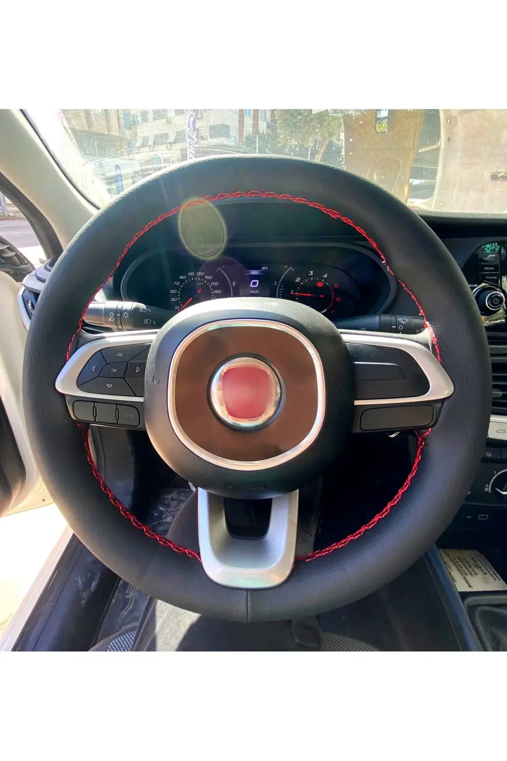 DİKİŞLİ DİREKSİYON KILIFI SİYAH DERİ KIRMIZI DİKİŞLİ FIAT EGEA İÇ