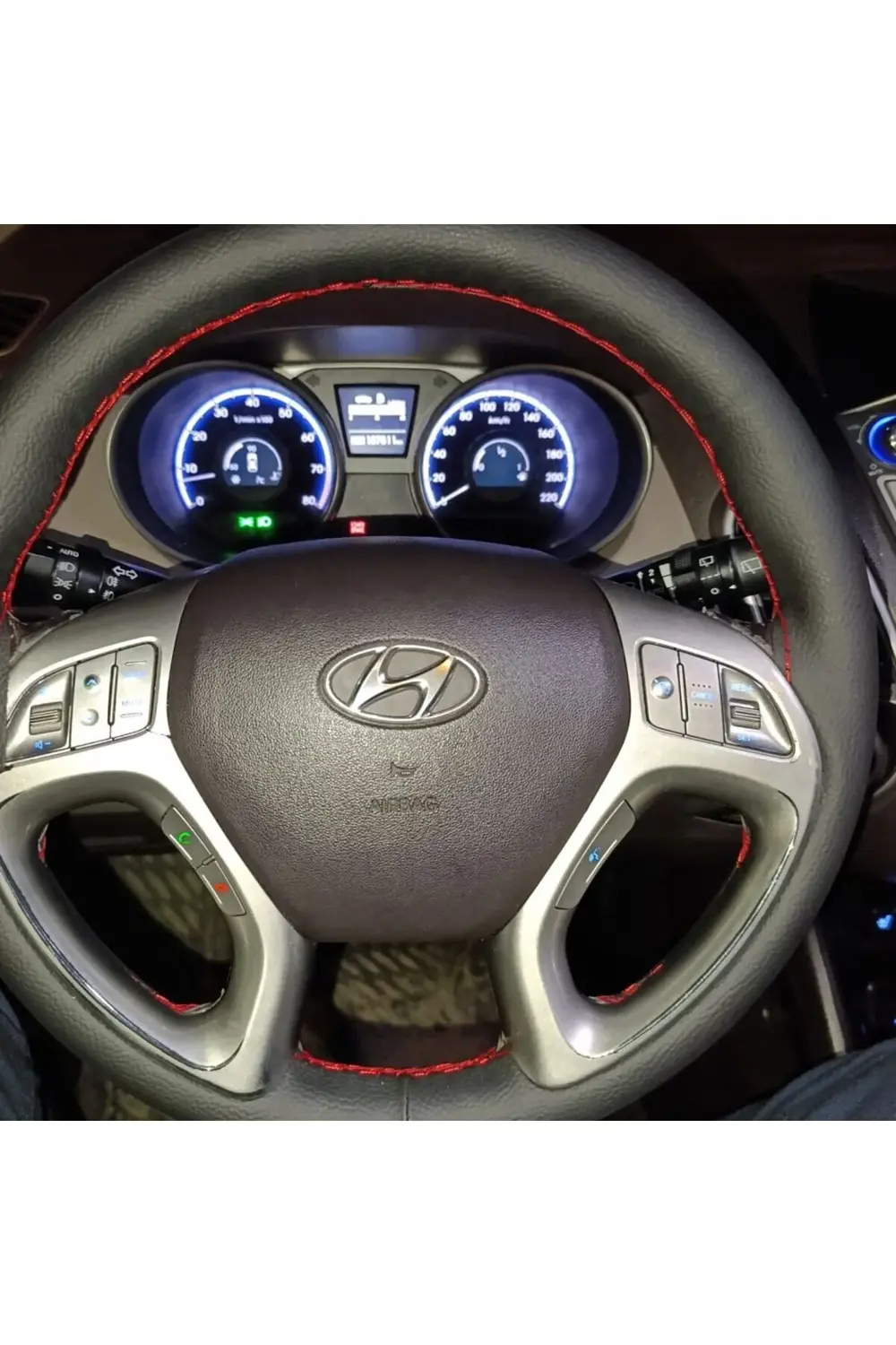 DİKİŞLİ DİREKSİYON KILIFI SİYAH DERİ KIRMIZI DİKİŞLİ HYUNDAI İX35